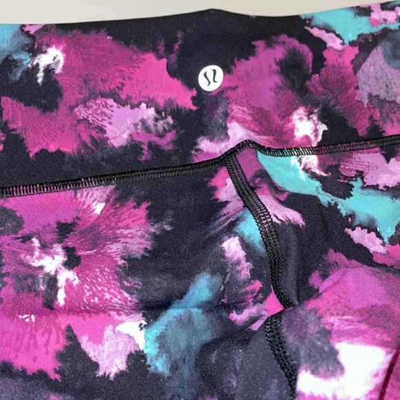 Lululemon Wunder Under Crop III Midnight Bloom Black Deep Fuschia - NWT - Size 8 - Picture 3 of 6